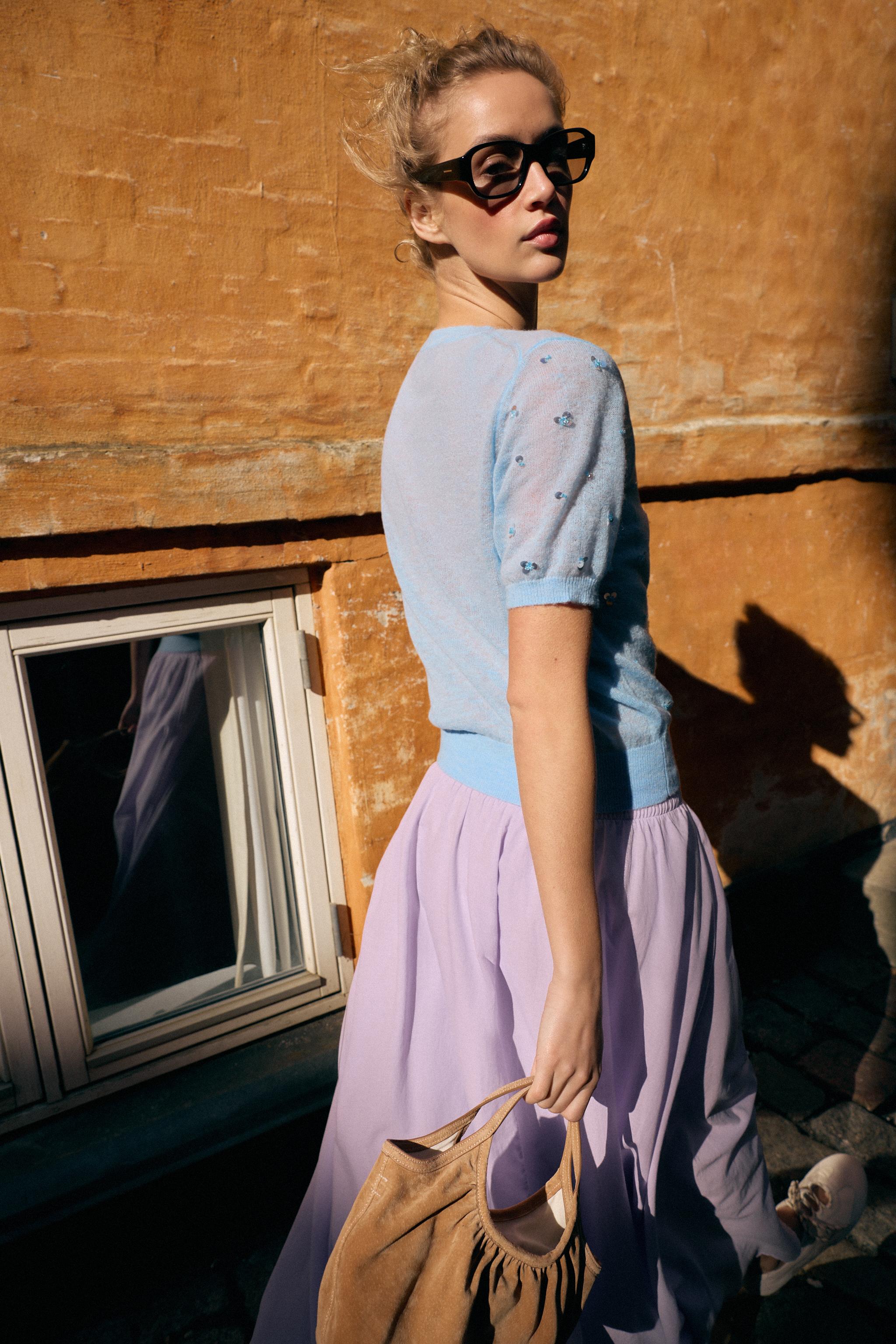 SHORT SLEEVE SEQUIN KNIT TOP